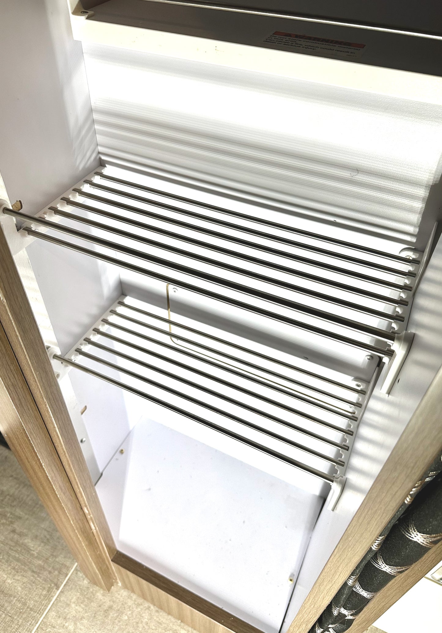 AeroRack - Shelving system for Airstream Bambi/Caravel 16RB