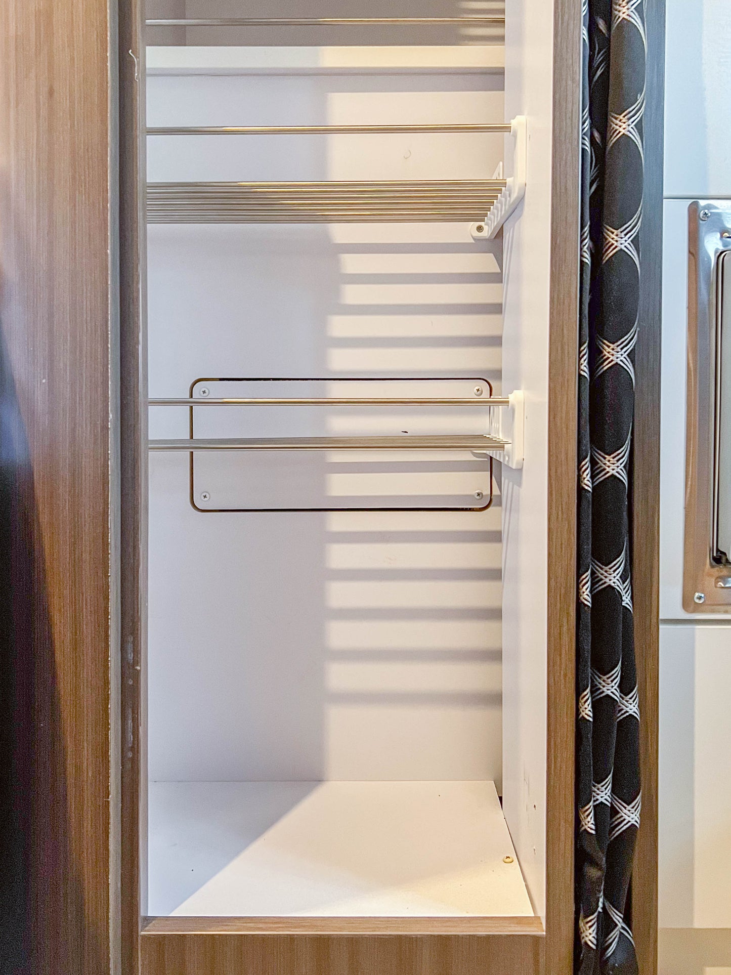 AeroRack - Shelving system for Airstream Bambi/Caravel 16RB